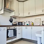 2 Bedroom Sol De Linda-a-velha Appartement *