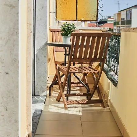 2 Bedroom Sol De Linda-a-velha Lejlighed