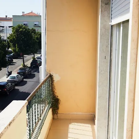 2 Bedroom Sol De Linda-a-velha Appartement *