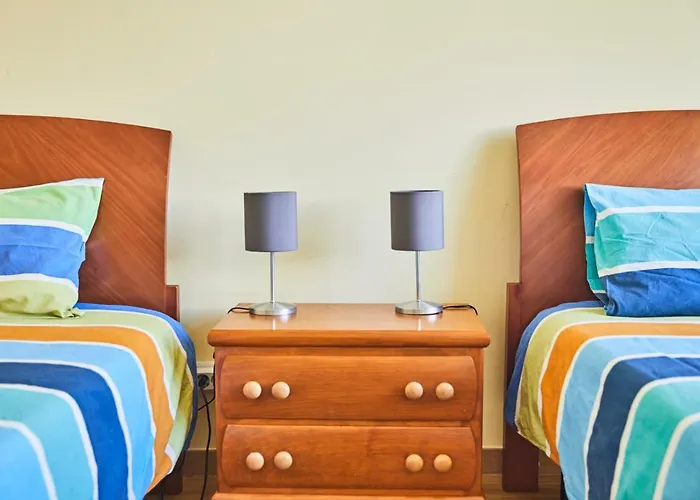 2 Bedroom Sol De Linda-a-velha Apartman